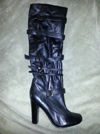 Illustration for article titled Free boots in size 8 (well not "free"; will need to pay shipping)
